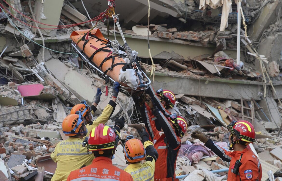 1986 A bomb kills 3 people at the La Belle in West Berlin