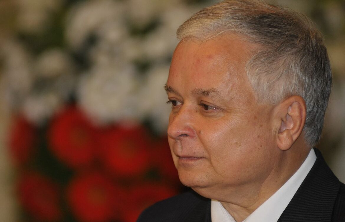 Polish President Lech Kaczynski Dies in Tragic Plane Crash